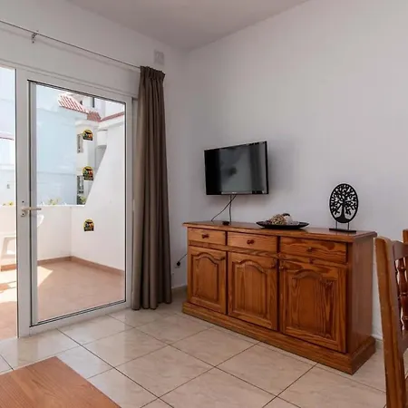 Floritas 22 - One Bed Ground Floor With Pool View Playa de las Americas (Tenerife)