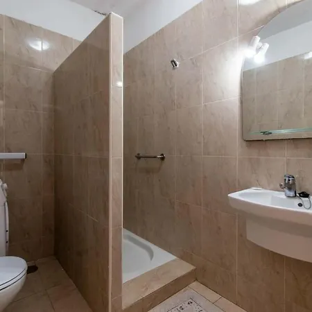 Floritas 22 - One Bed Ground Floor With Pool View Apartman