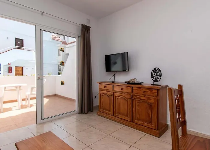 Floritas 22 - One Bed Ground Floor With Pool View Playa de las Americas (Tenerife)